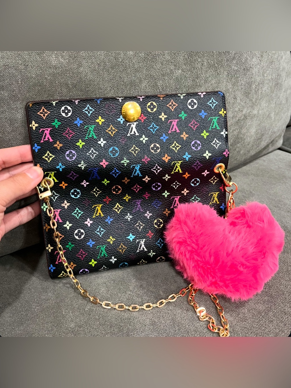 Louis Vuitton - Picture 8 of 17